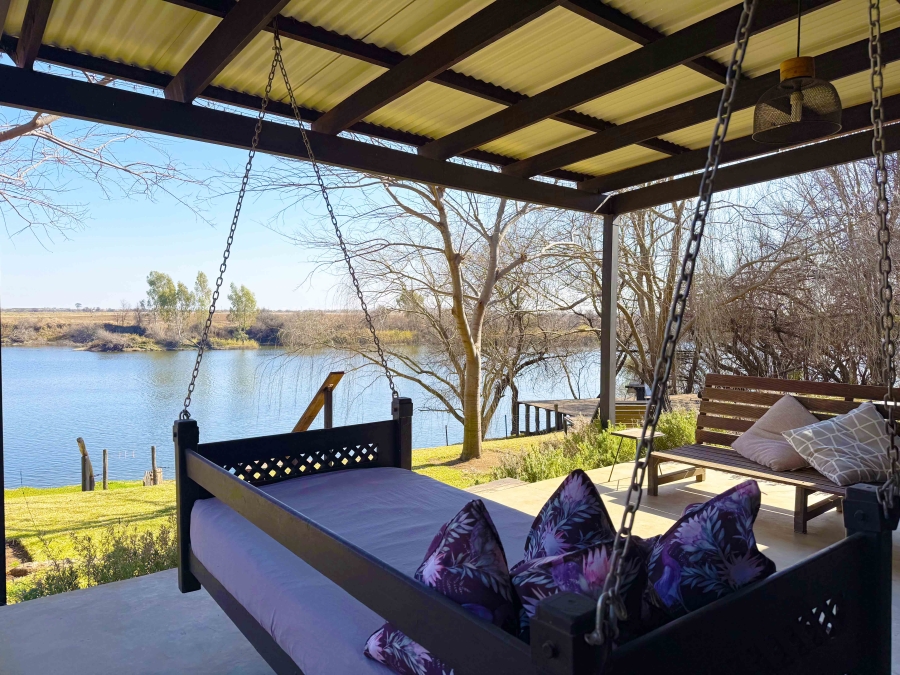 5 Bedroom Property for Sale in Viljoenskroon Rural Free State